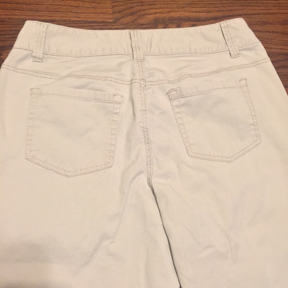 Merona khaki Capris Size 4 - Picture 4 of 5